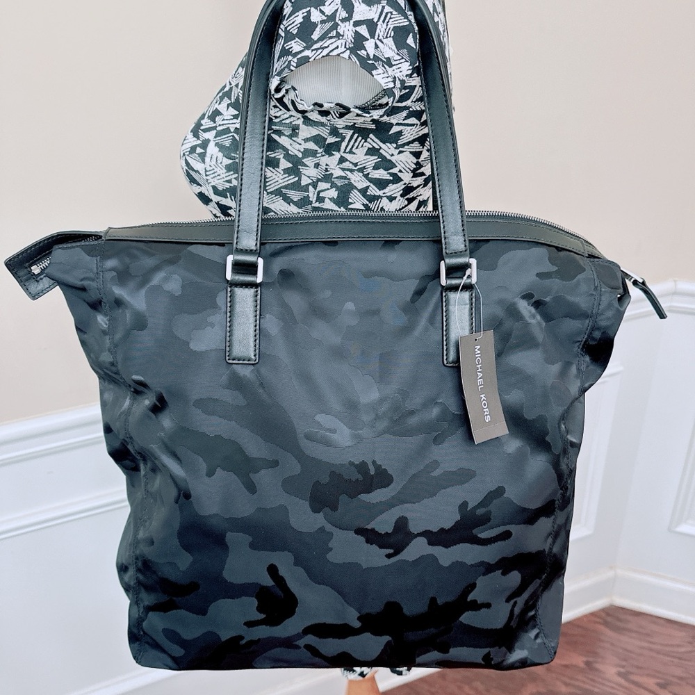 Michael Kors men Kent large nylon tote /NWT